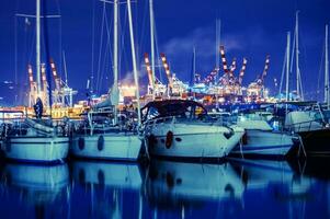 la spezia marina e carico foto