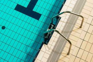 scaletta per piscina foto