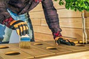 proteggere legna mobilia con oliatura. foto