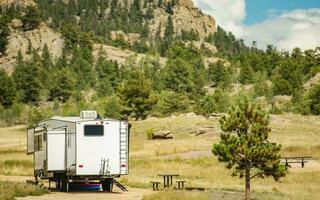 quinto ruota viaggio trailer strada viaggio nel Colorado foto