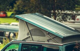 veicolo tetto tenda campeggio foto