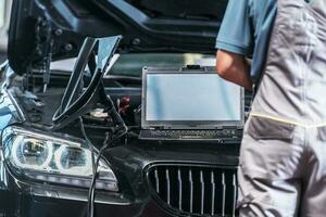 auto computer dai un'occhiata per problemi foto