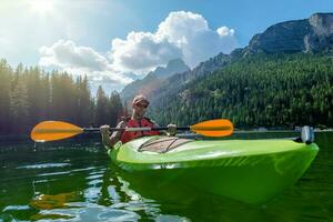kayak su il panoramico lago foto