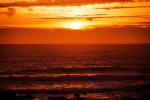 panoramico rosso oceano tramonto foto