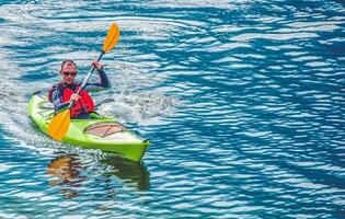 kayak lago giro foto