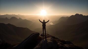 silhouette di un' uomo in piedi su superiore di un' montagna con il suo braccia sollevato su. 3d interpretazione generato ai foto