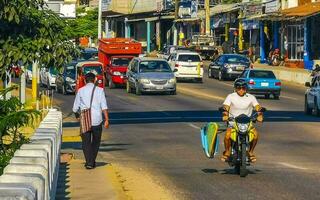 puerto escondido oaxaca Messico 2023 tipico bellissimo colorato turista strada marciapiede città puerto escondido Messico. foto