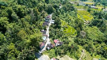 aereo Visualizza di kelok 44. messa a punto 44 è un' unico strada collocato nel il religione quartiere, recensore. ovest sumatra, Indonesia, gennaio 26, 2023 foto