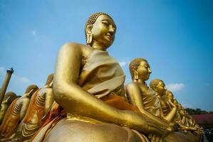 d'oro Budda a Budda memoriale parco , nakorn no, Tailandia. foto