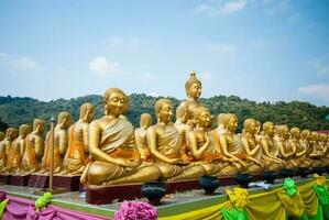 d'oro Budda a Budda memoriale parco , nakorn no, Tailandia. foto