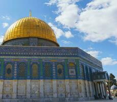 il cupola di il roccia nel alaqsa moschea, primo piano foto