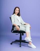 foto di giovane asiatico donna d'affari su sfondo