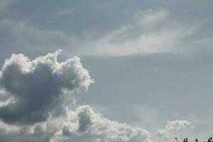 temporale struttura nuvole prima pioggia su il cielo foto