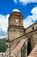 il storico basilica di nostro signora di mongui costruito fra 1694 e 1760 a il bellissimo piccolo cittadina di mongui nel Colombia foto
