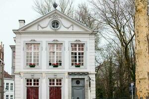 dettagli di il bellissimo architettura nel il storico cittadina di Bruges foto