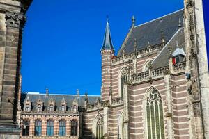 il nuovo Chiesa collocato su diga piazza a il vecchio centrale quartiere nel amsterdam foto