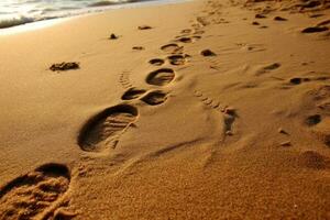 impronte nel il sabbia su un' spiaggia. generativo ai foto