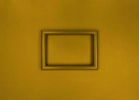 cornice sul muro foto monocromatica gialla minimalista