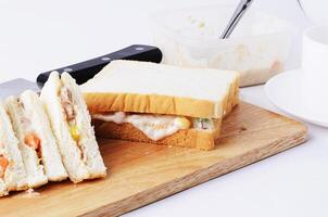 deliziosi panini al tonno per il concetto di cibo fatto in casa foto