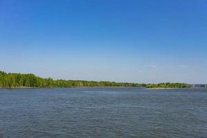 paesaggio naturale con vista sul fiume foto