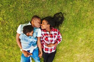 bellissimo afro famiglia foto