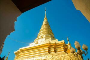 wat Phra quello chae haeng il iconico famoso tempio nel nan Provincia nel il settentrionale Tailandia. il dorato chedi quello contiene un' reliquia di il buddha. foto