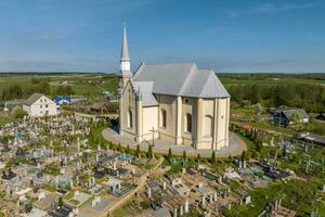 aereo Visualizza su neo Gotico o barocco tempio o cattolico Chiesa nel campagna foto