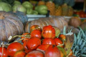 tropicale fresco maturo pejibaye frutta per vendita su Souvenirs In piedi nel mercato foto