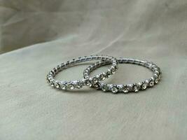 bellissimo bianca argento braccialetto con perla ornamenti foto