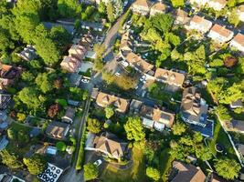 aereo Visualizza di luton cittadina di Inghilterra UK a al di sopra di il guerra pubblico parco, il di droni telecamera metraggio era catturato su giugno 13, 2023 foto