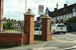 maggior parte bellissimo Immagine di luton città di Inghilterra UK. il strade e Casa è guardare grande nel luce del sole. Immagine era catturato su aprile 25, 2023 foto