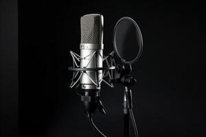 studio microfono e pop scudo su mic In piedi contro grigio sfondo ai generato foto