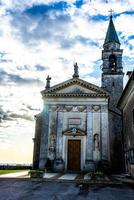 facciata campanile e alba foto