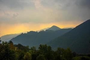 le colline intorno a chiampo foto