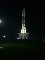 manar Pakistan mostrando suo bellezza a notte foto