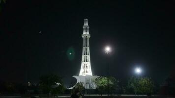 manar Pakistan mostrando suo bellezza a notte foto
