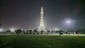 manar Pakistan mostrando suo bellezza a notte foto