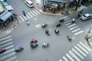 ho chi minh, viet nam - 22 aprile 2023 alto Visualizza di strada nel quartiere 5, ho chi minh città, Vietnam. cittadino trasporto di moto foto