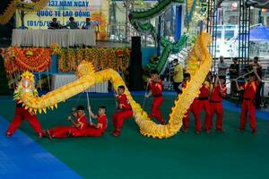 ho chi minh, viet nam - 22 aprile 2023 Drago danza, celebrare il nuovo anno. a il parco foto