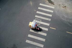 ho chi minh, viet nam - 22 aprile 2023 alto Visualizza di strada nel quartiere 5, ho chi minh città, Vietnam. cittadino trasporto di moto foto