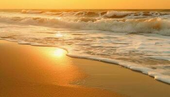 d'oro sole imposta al di sopra di tranquillo acque, onde spruzzi su sabbia generato di ai foto