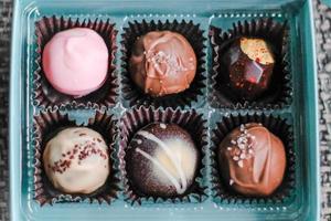 scatola di cioccolatini artigianali foto