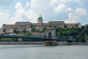 Buda castello a fianco il Danubio nel budapest foto