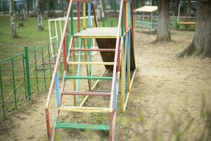 figli di terreno di gioco. vecchio diapositiva per bambini. figli di la zona. foto