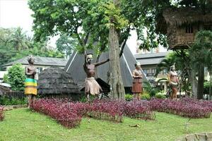 Giacarta, indonesia-23 aprile 2023 monumento taman mini Indonesia inda anjungan papua foto