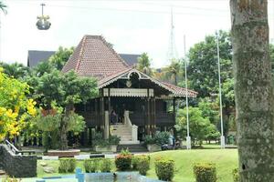 Giacarta, indonesia-23 aprile 2023 gedang tradizionale Casa nel taman mini Indonesia inda foto