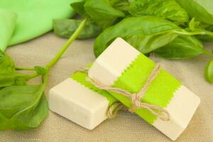 sapone con basilico essenziale olio foto