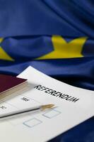 Unione Europea referendum scrutinio carta, nero penna, e passaporto su il tavolo. foto