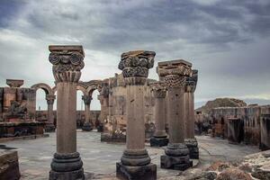 Visualizza di antico colonna nel zvartnos tempio nel Armenia concetto foto. foto