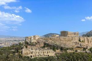 antico punto di riferimento cittadella acropoli di Atene visto a partire dal il collina di il muse, filopappo collina foto